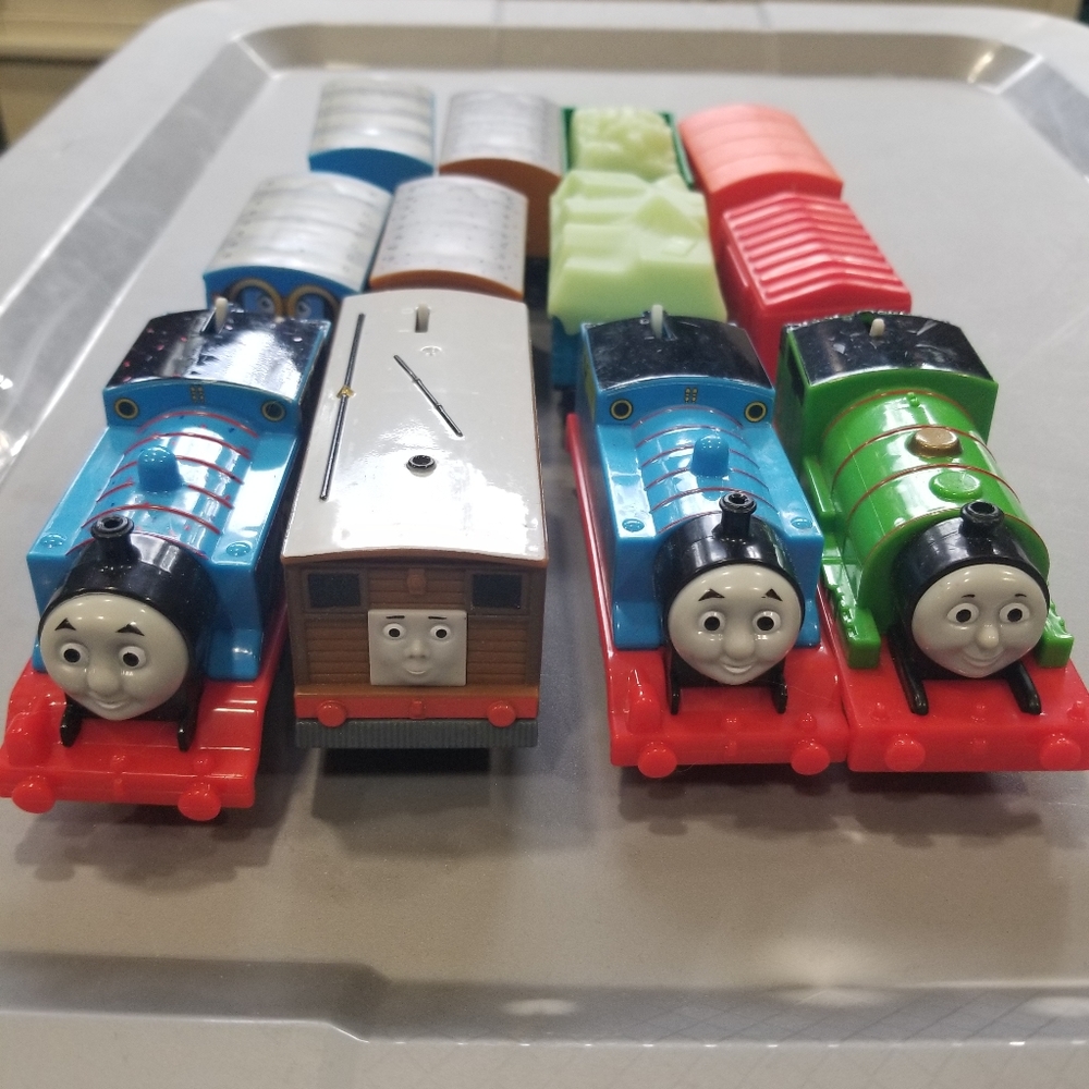 Thomas the train battery operated lot of 4